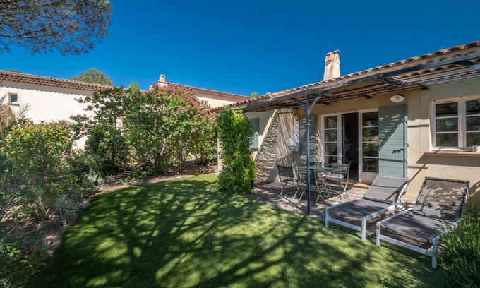 La Motte House | 2 BEDROOM TOWNHOUSE WITH GARDEN (N°507)
