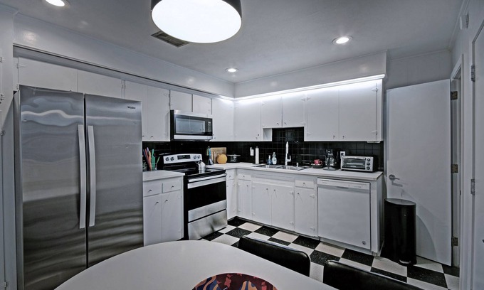 Fondren House | 2 Bedroom Unit Near Everything in Fondren Jackson