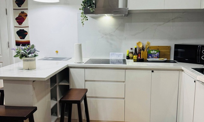 Downtown Apartment | 2 bedrooms in makati with balcony