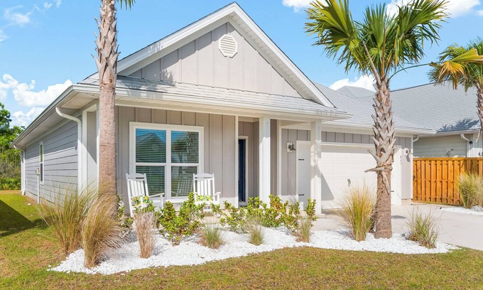 Port St. Joe House | 2 Blocks to the Beach | Golf Cart Pools Bikes Family-Friendly