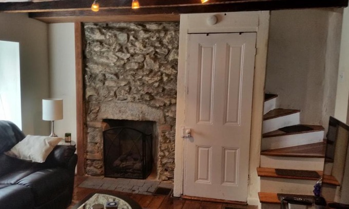 Manayunk Apartment | 2 BR Cozy Trinity home Manayunk Phila