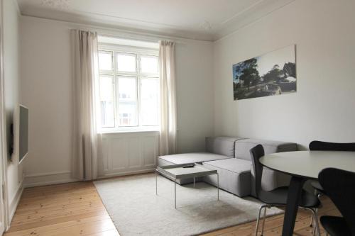 Frederiksberg C Apartment | 2-BR w a balcony in Frederiksberg C - 189