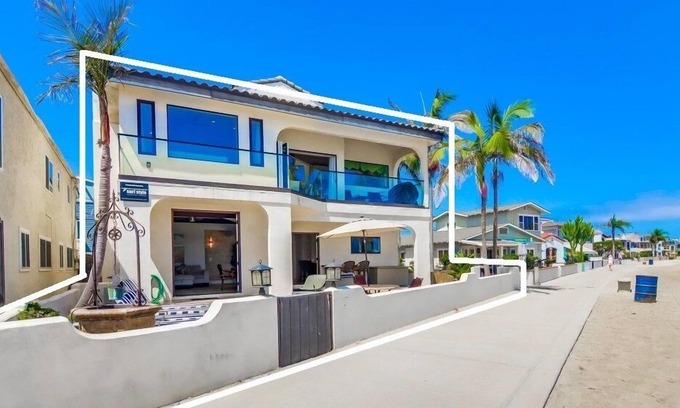 Central Mission Beach Villa | 2 Levels of WaterFront ☆ Exclusive 1,000sf Ground Level Patio ☆ AC