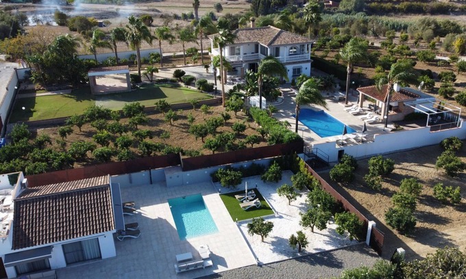 Alhaurin el Grande House | 2 luxury adjoining villas with 2 pools, in 2 acres of countryside (7BR, 7BA)