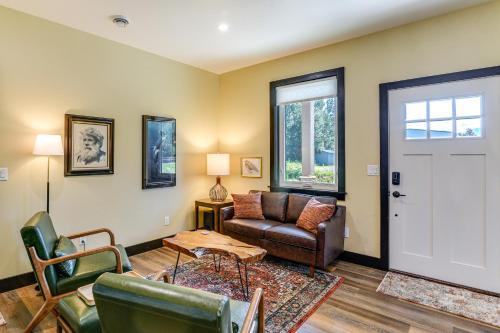 Palmer House | 2 Mi to Dtwn Palmer Custom Valley Home with Garage