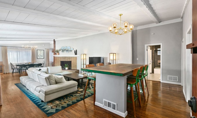 Stockton House | ~2 Miles to NASSCO, Naval Base, Gaslamp - 3/2 AC, WiFi, W&D, Yard, Free Parking