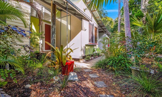 Rainbow Beach House | 2 Naiad Court Rainbow Shores. Walk to beach. Pets welcome. Wifi
