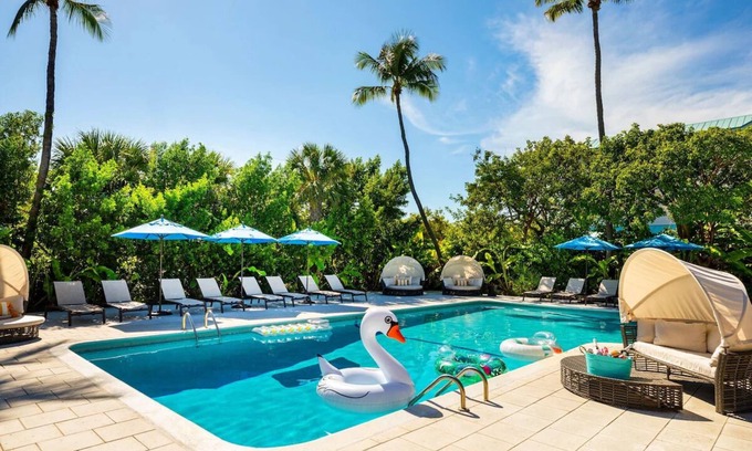 Islamorada Hotel | 2 Queen Beds Room w/Ocean View | Free Parking & 3 Outdoor Pools