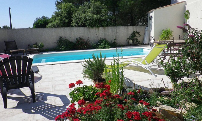 Caremeau Apartment | 2-room cottage in villa + pool + air conditioning + parking