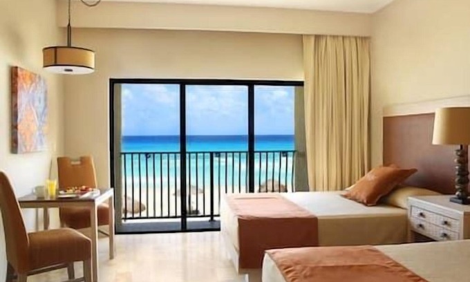 Zona Hotelera Resort | 2 Royal Sands Cancun, All Inclusive, Beachfront Resort!