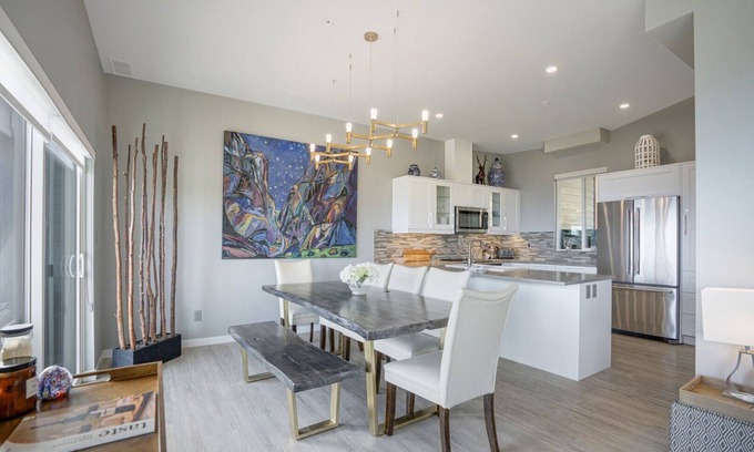 Silver Star Mountain Hotel | 2 Side-by-Side Ski-In/Ski-Out Townhomes | Sleeps 19 w/Views