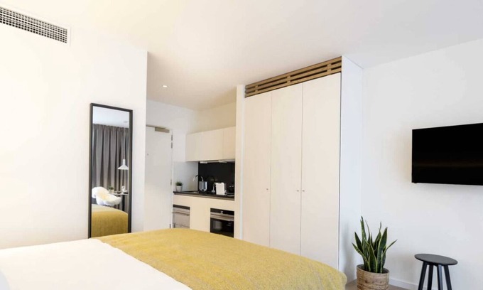 Jewish Quarter House | 2 Spacious Accommodations w/ Full Kitchens! Self- Parking, Bike Rental