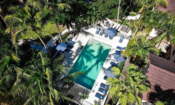 Plantation Resort | 2 Spacious Suites w/Kitchens, Free Breakfast, Outdoor Pool!