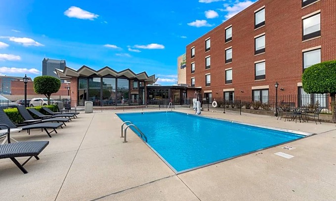 Brewery District Hotel | 2-Star Hotel ∙ Holiday Inn Express - Columbus Downtown, an IHG Hotel