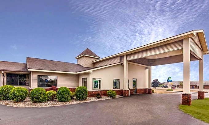 Alpena Hotel | 2-Star Hotel ∙ Days Inn by Wyndham Alpena