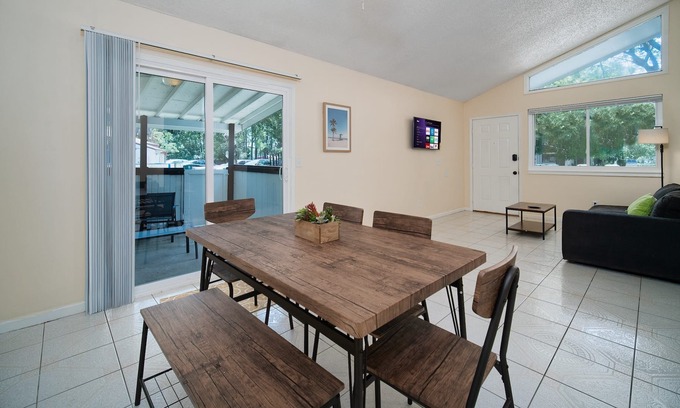 Southpoint House | 2 units of a Quadplex