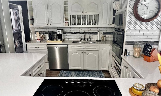 Seguin House | 20 minutes from New Braunfels on Lake McQueeney! Perfect for girls weekend!