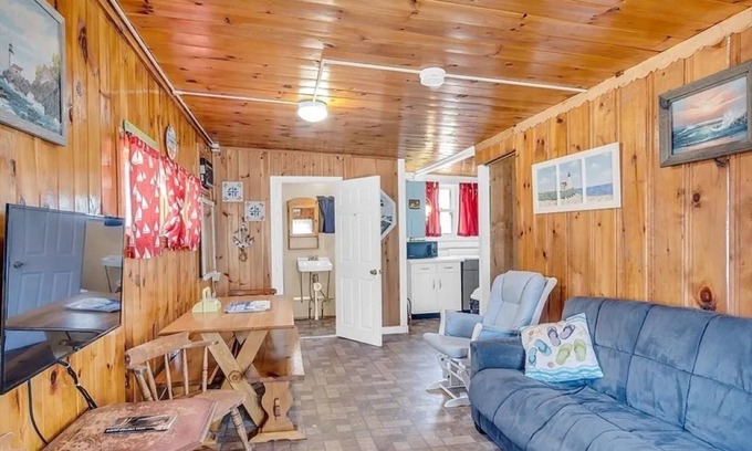 Hampton Cottage | 2025 Hampton Beach Cottage for rent. Saturday to Saturday bookings only