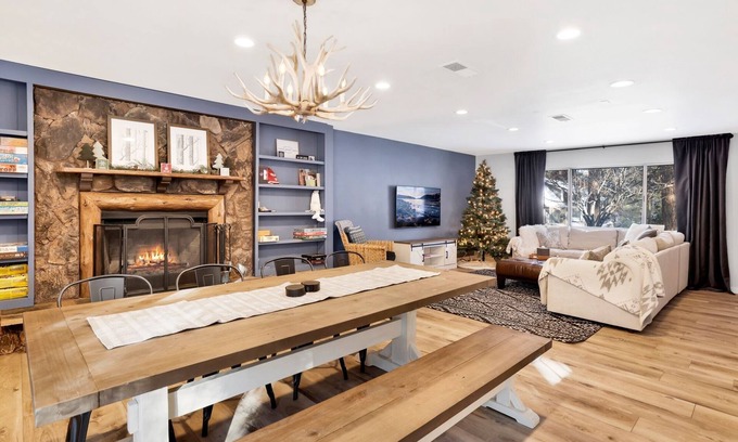Fox Farm Ski Chalet | 2087- Wildwood Lodge 3 Bedroom Home by RedAwning