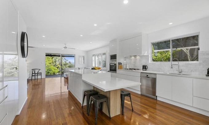 Noosa Heads House | 21 Nairana Rest Noosa Heads