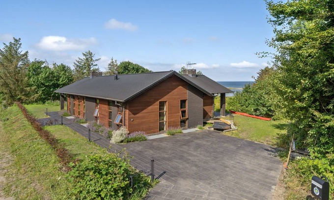 Logstor House | 235 m² House ∙ 5 bedrooms ∙ 11 guests
