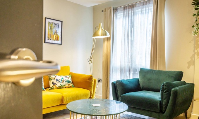 York Apartment | 24 Hudson Quarter - a couples retreat that sleeps 2 guests in 1 bedroom