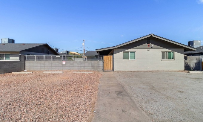 Alhambra House | 2612 C - Cool 3-bedroom house with AC in Phoenix