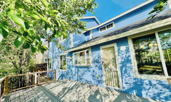 Northeast Reno House | 27 minutes to Tesla/Sleeps 12