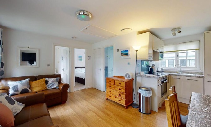 Saint Erth Praze House | 28 Tudor Court, Tolroy Manor