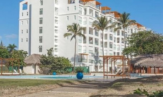 Los Brazos Apartment | 2BD/2BA fully-furnished beach apartment with pool