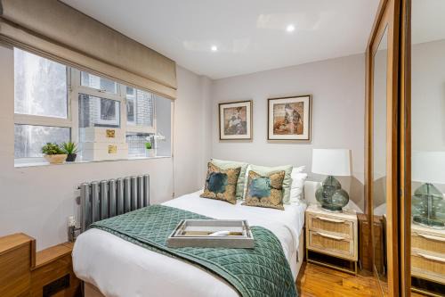 Knightsbridge Apartment | 2Bd Knightsbridge Apartment with Harrods View