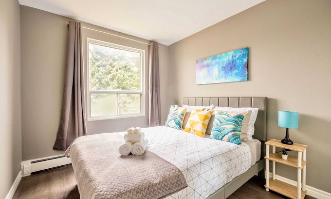 Rosedale Apartment | 2Bedroom Condo unit- Near DT Hamilton!