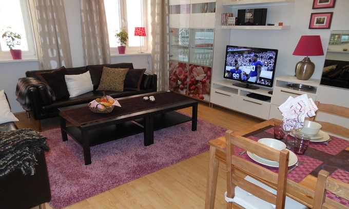 Vienna Apartment | 2bedroom Family Home, Air-Conditioning, Cable TV, Wifi, Metro