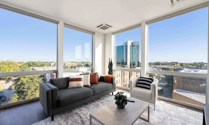 Palmer Square Apartment | 2BR City Loft Amazing Glass Views
