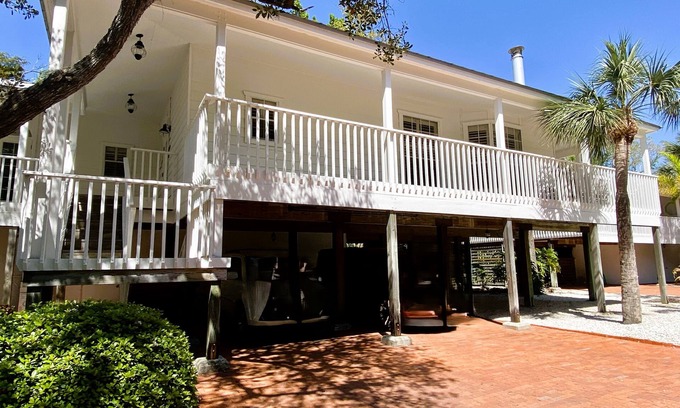 Whitney Beach Cottage | 2BR Cottage Bayside Close to the Pool