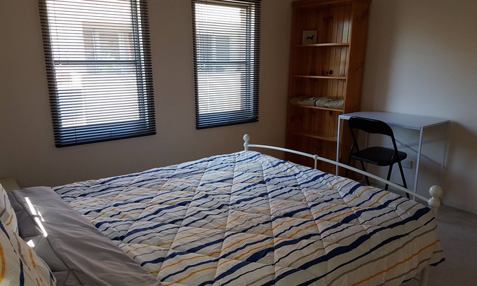 Kensington House | 2BR Fashionable Townhouse Flemington/Showgrounds/Melbourne