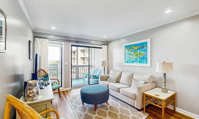 Atlantic Beach Condo | 2nd-Floor Condo in Oceanfront Location w/Shared Pool, Balcony, Free WiFi