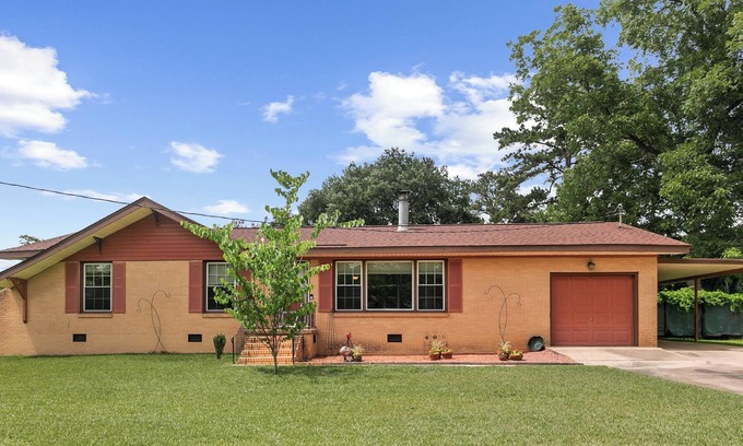 Dothan House | 3/2 Southern Charm