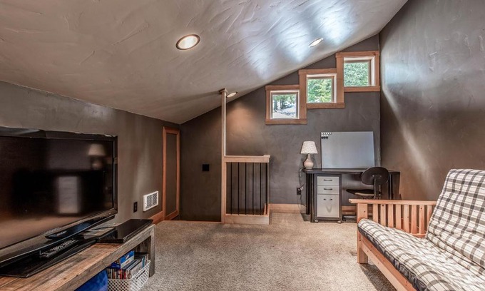 Sandpoint House | 3 Bed 3 Bath Vacation home in Schweitzer Mountain