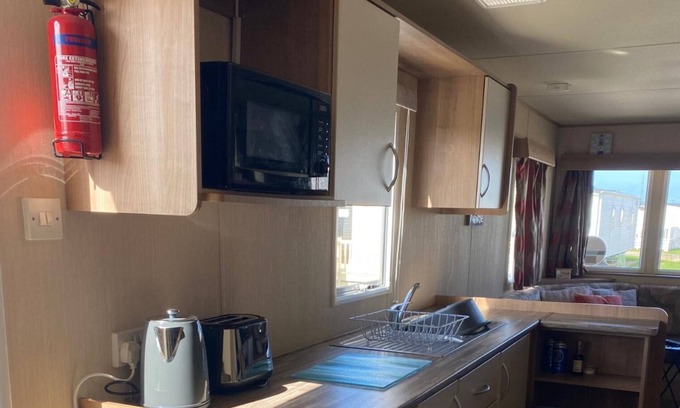 Rhyl Cabin | 3 bed Caravan at Lyons Robinhood