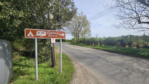 Colchester Ski Chalet | 3 Bed Caravan - Sleeps 6 - Parking - Wifi
