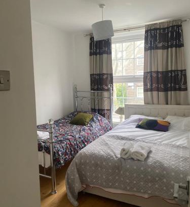 Elephant and Castle Apartment | 3 Bed Flat - Sleeps 6 - Parking - Wifi