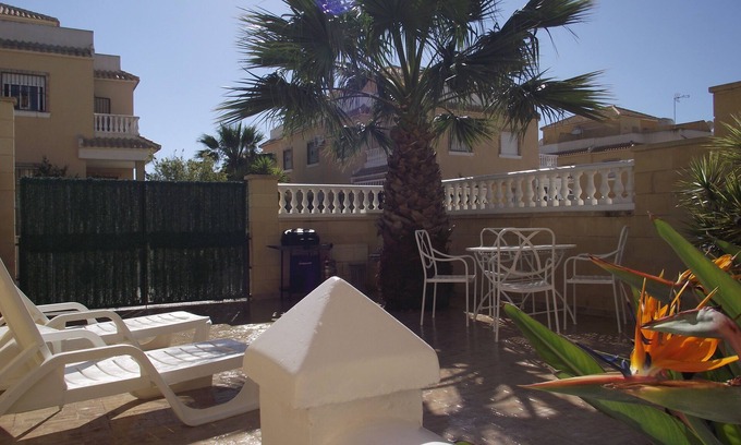 Quesada House | 3 BED HOUSE,LO MARABU,CIUDAD QUESADA.COMMUNAL POOL,WI-FI AND TV.AIR CON.