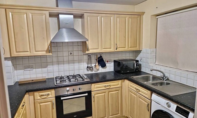 Maidstone House | 3 Bed House - Sleeps 6 - Parking - Wifi