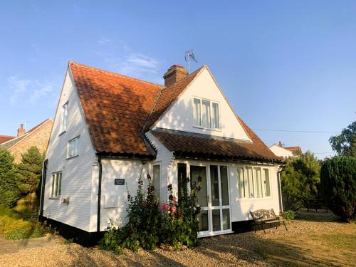 Wighton House | 3 Bed in Wighton KT085