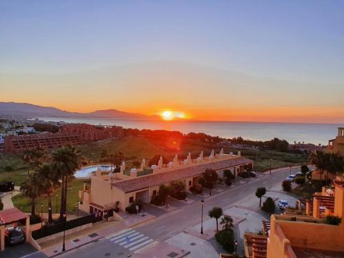 Puerto de la Duquesa Apartment | 3 Bed Penthouse - Sleeps 8 - Pool - Sea View