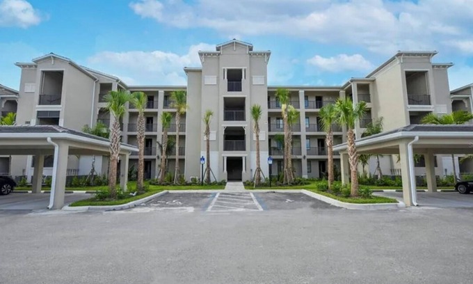 Lakewood Ranch Apartment | 3 Bedroom 628725 by Houzlet