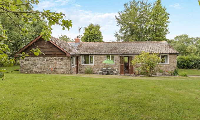 Kington Cottage | 3 bedroom accommodation in Kingswood, near Kington