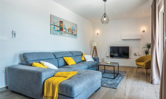 Tinj House | 3 bedroom accommodation in Tinj