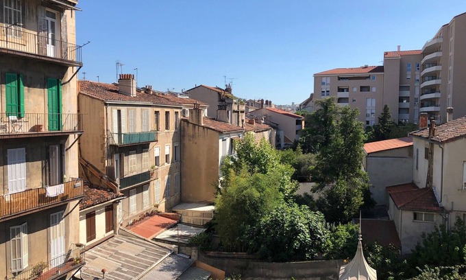 1st Arrondissement Apartment | 3 Bedroom Apartment in Marseille